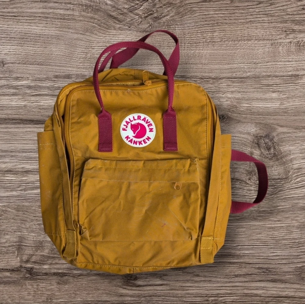 Fjallraven - Kanken Classic Backpack for Everyday, Acorn/Ox Red